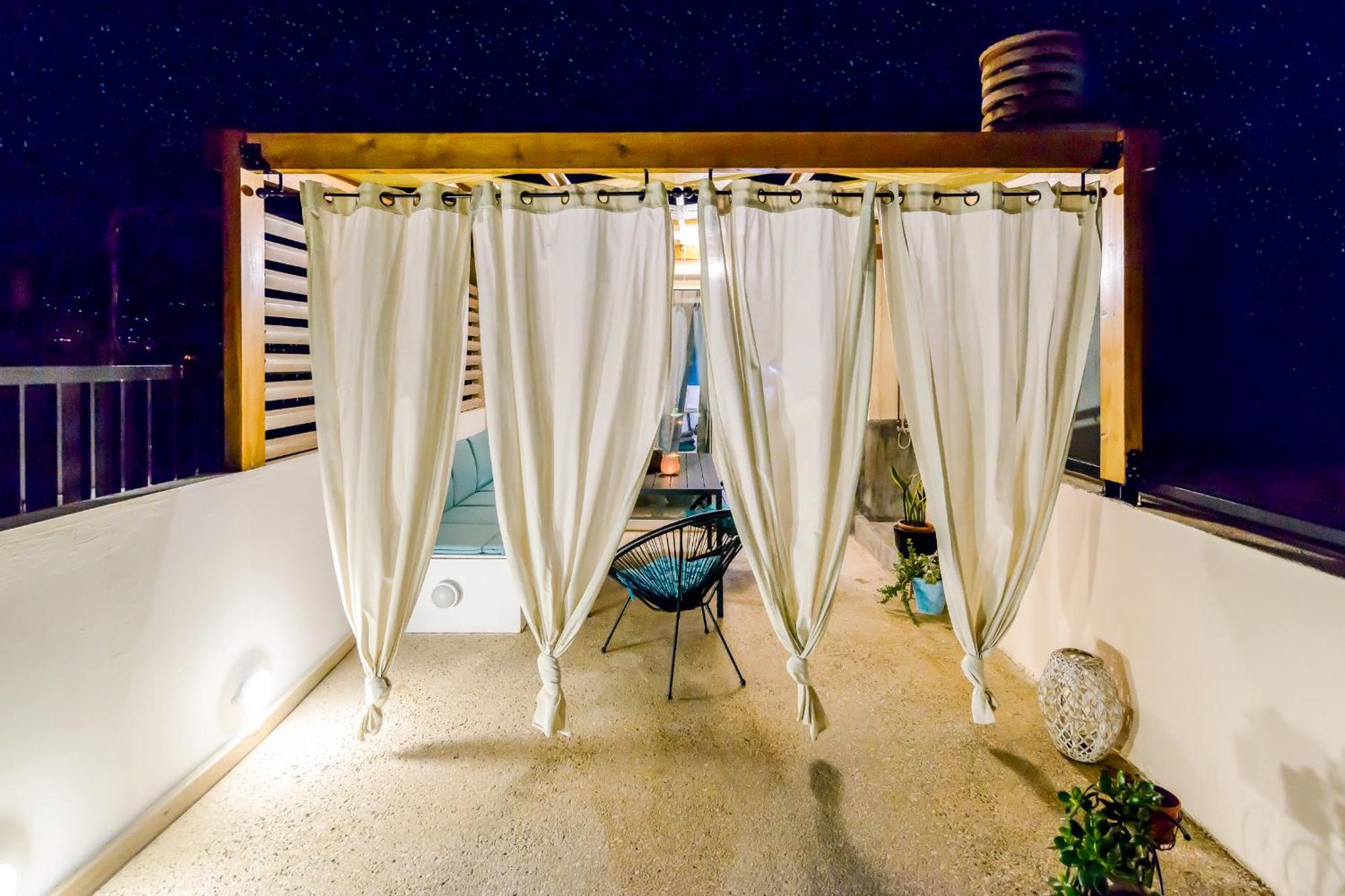 Lucy In The Sky With Diamonds Apartment Kalamata Exterior photo
